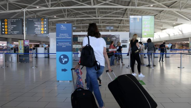 Cypriots travelling abroad increased in December