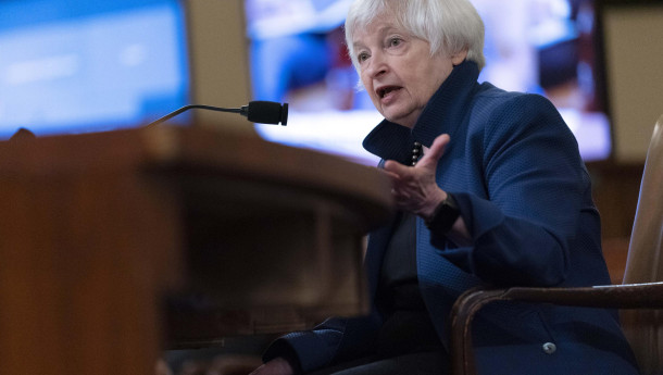 Yellen sees lower US recession risk, rays consumer slowdown needed