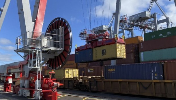 US dockworkers say they won’t unload Canada-bound cargo as strike continues