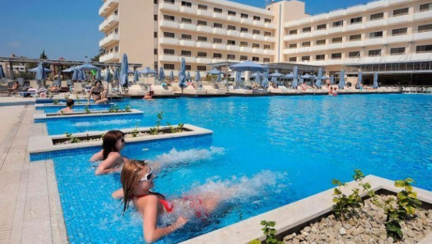 Hotels Association: August bookings reach approximately 95%