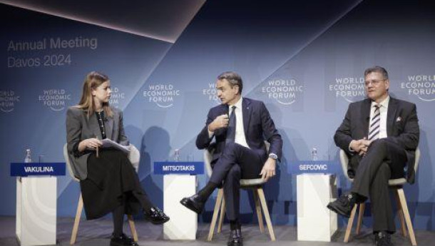 At Davos, Mitsotakis touts Greece green energy exporter for Europe