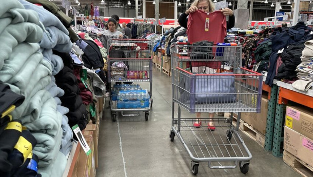 US retail sales excluding autos rise by most in three months