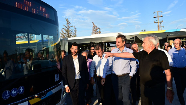 First batch of new buses in Athens, Mitsotakis cites fleet overhaul