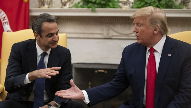 Greek PM Mitsotakis speaks with US president-elect Donald Trump, invites him to Greece