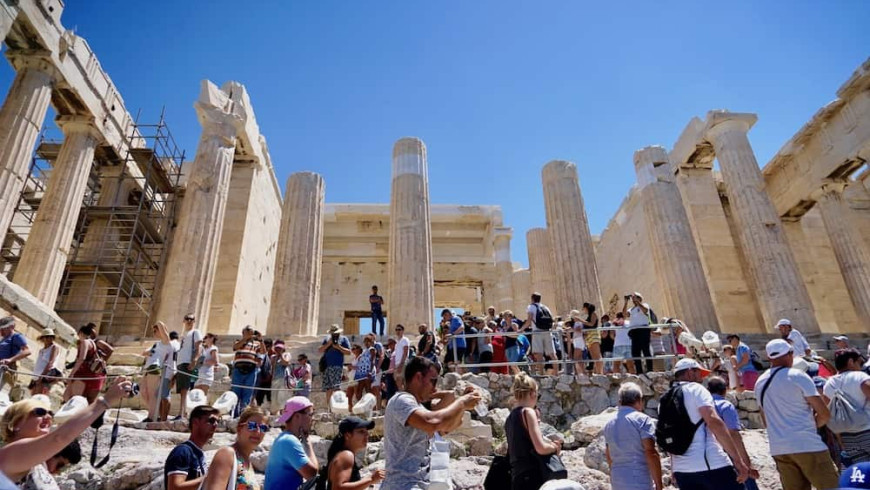 Greece’s tourism roaring, but seen just short of record year