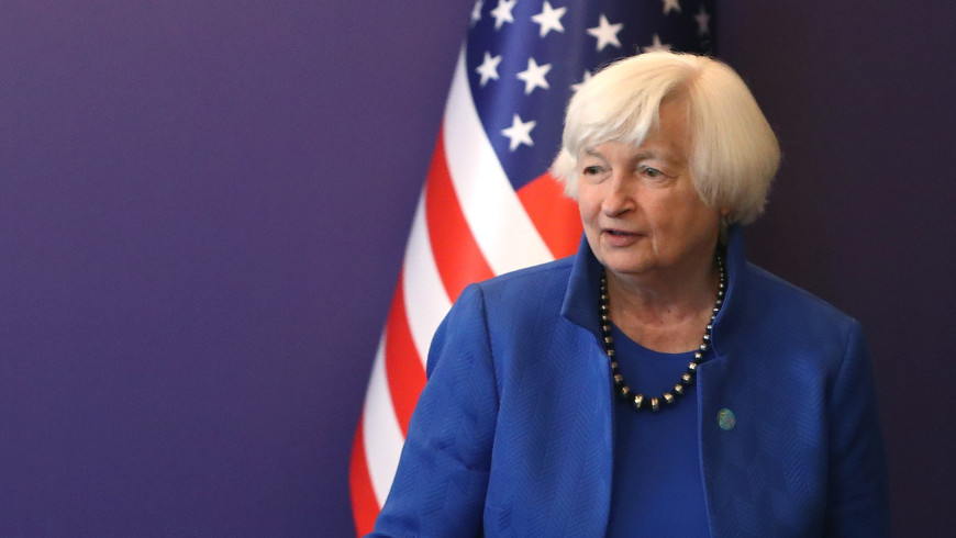 Yellen touts US jobs gain in playing down recession danger