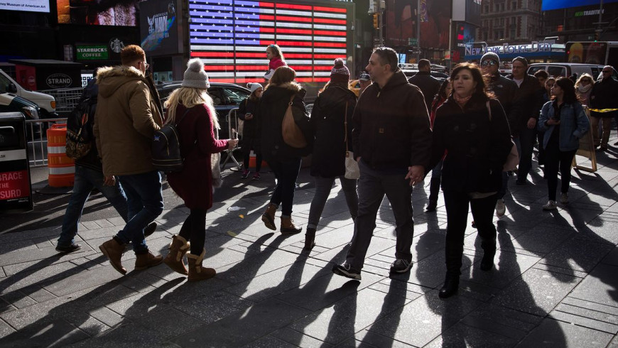 US economy keeps charging ahead, adding pressure on Fed to hike