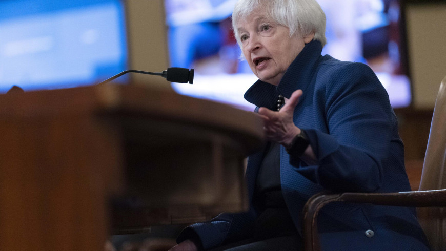 Yellen sees lower US recession risk, rays consumer slowdown needed