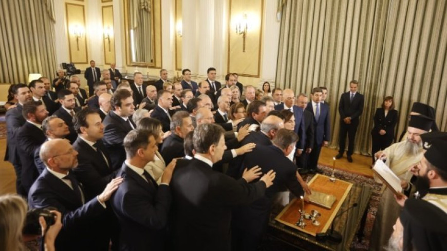 New government ministers sworn in before Greek president