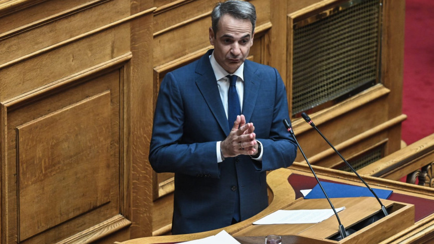 Mitsotakis: Salary hikes, tax cuts will boost public workers