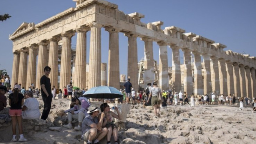 Belgian paper says tourists, investors putting Greece back on track fast