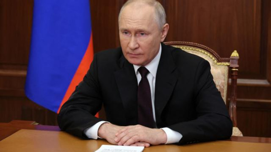 Putin tells government, Central Bank to control capital outflow