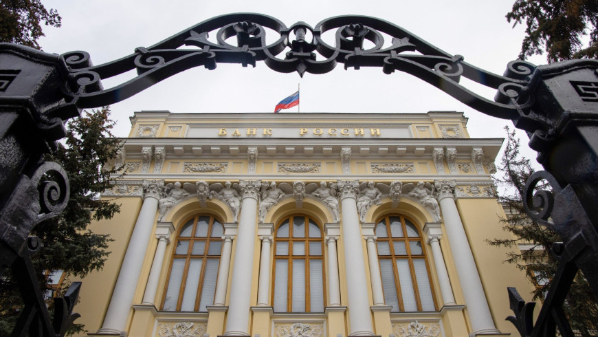 Bank of Russia boxed in on rates by ruble and economy