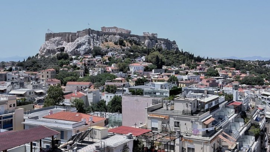 Rich foreigners scooping Greek properties at record rate, renting them