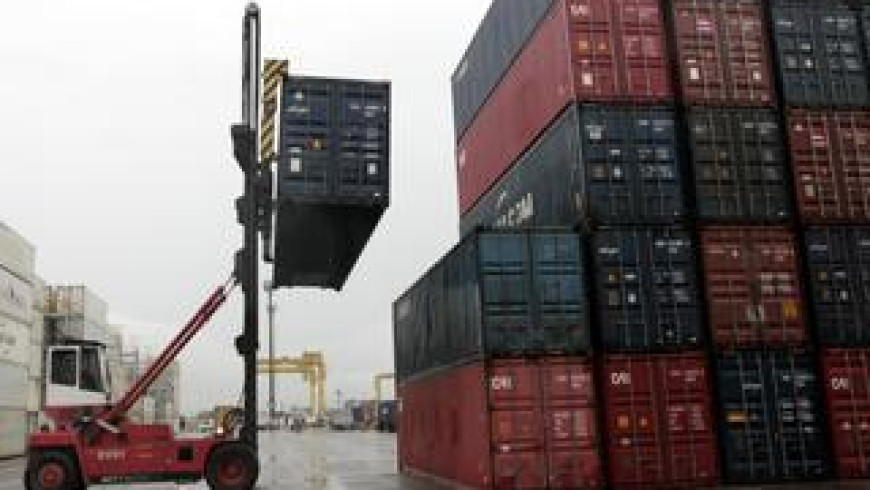 US trade deficit narrows to $73.1 billion as exports pick up