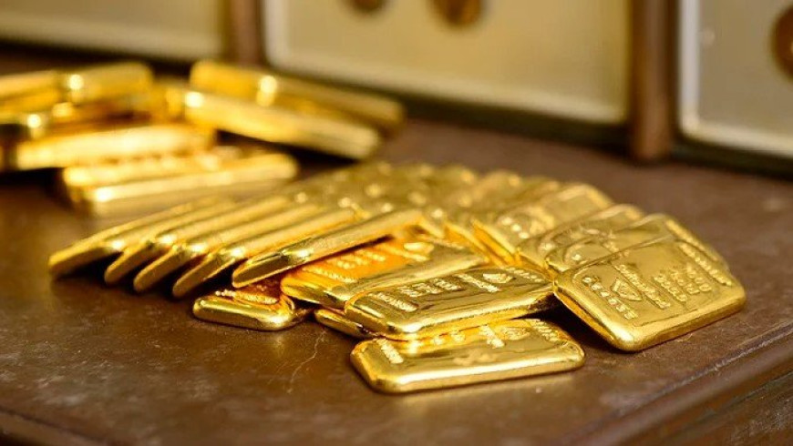 Gold holds near record after Powell affirms rate cut next month