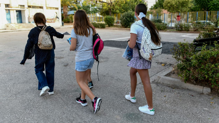 Greece again tries to ban Cell phone use by students to stop bullying