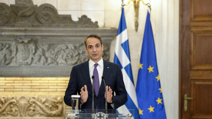 Mitsotakis says priority now raising income, cutting taxes, more jobs