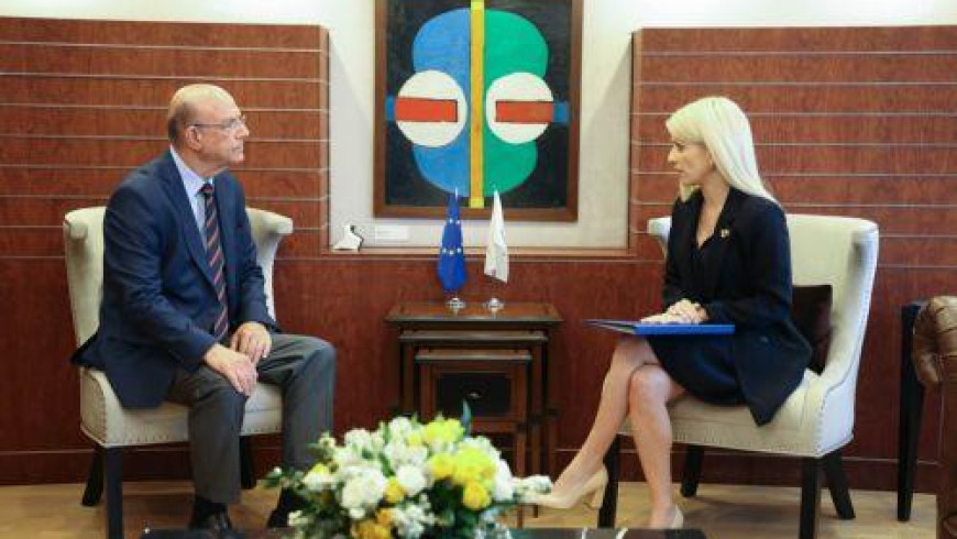 House President stresses surplus budget's importance in meeting with Finance Minister