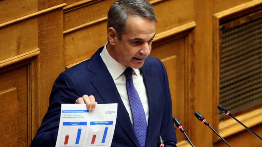 Greece passes new budget, reassures defence spending