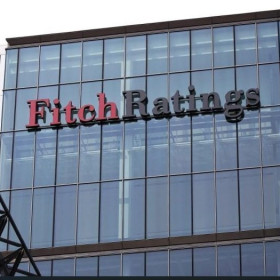 Fitch: Δημοσιονομικός κίνδυνος ο πληθωρισμός